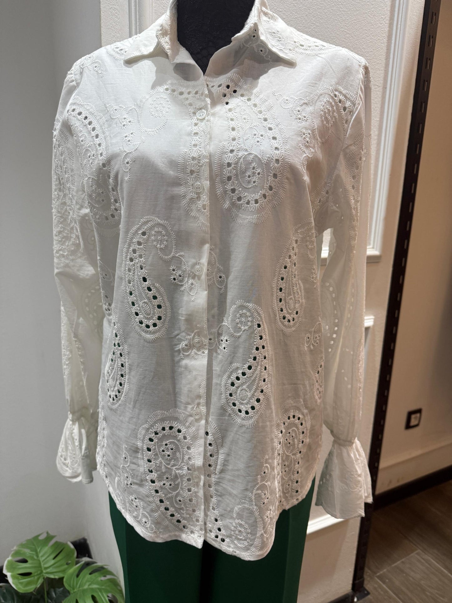 Chemisier en Broderie Anglaise – Édition Limitée