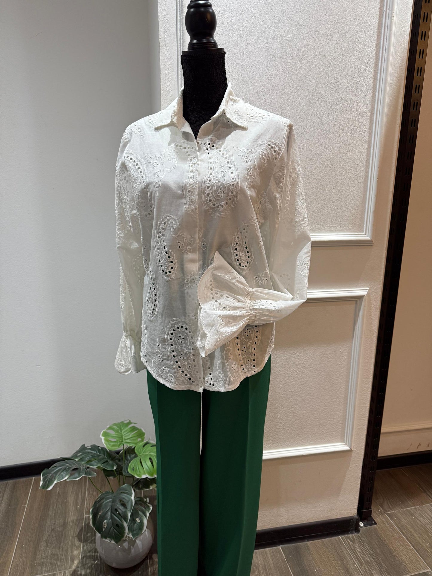 Chemisier en Broderie Anglaise – Édition Limitée