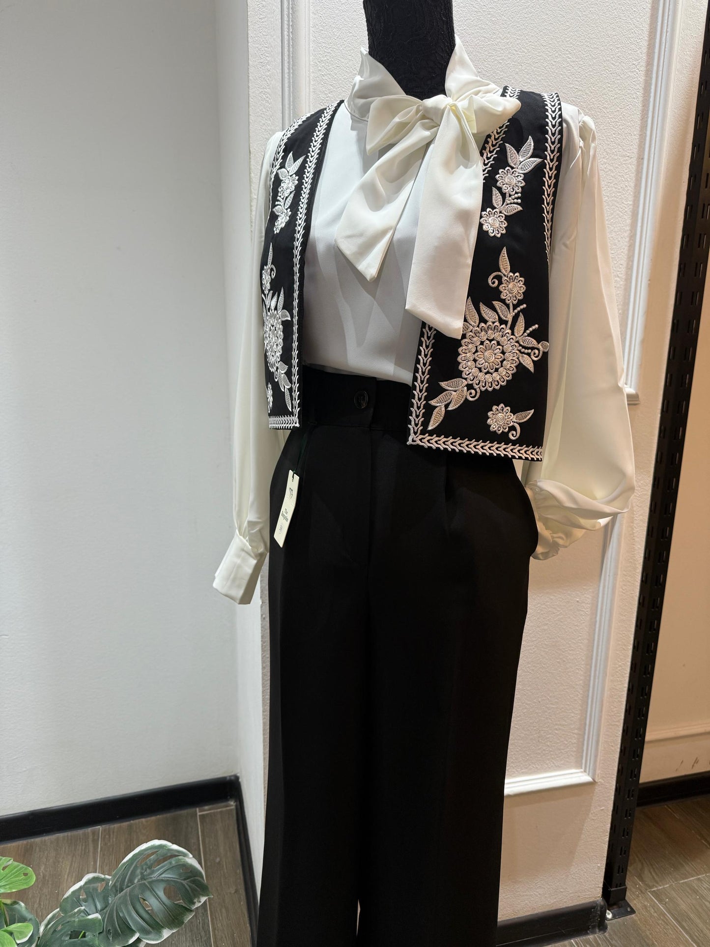 Signature Chic – Ensemble Gilet & Pantalon Noir
